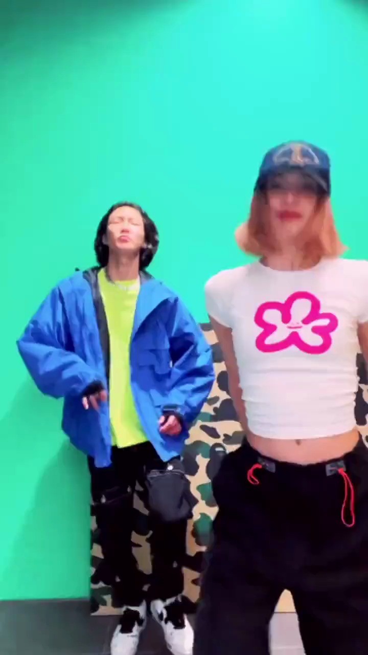  - WINNER 李昇勋 & BLACKPINK LISA