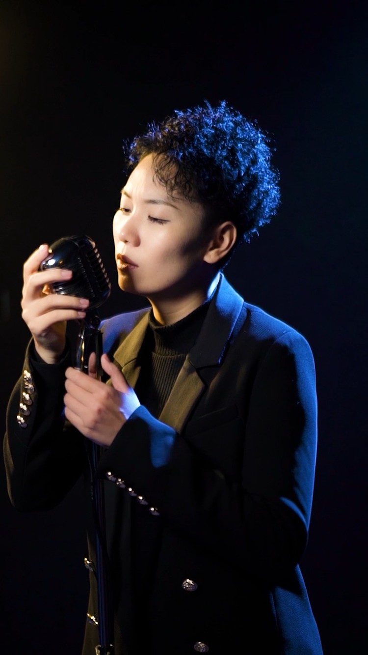 英崽深情翻唱《白夜》,绝对不能错过的好声音!