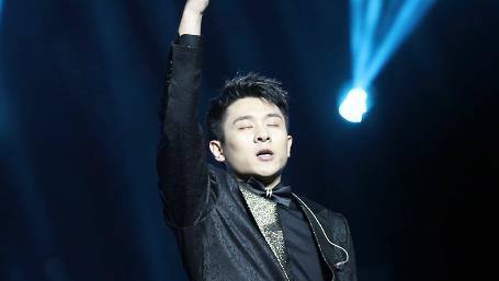 - 声入人心巡演厦门站马佳脱麦表演《今夜无人入睡》,这实力太强了!!