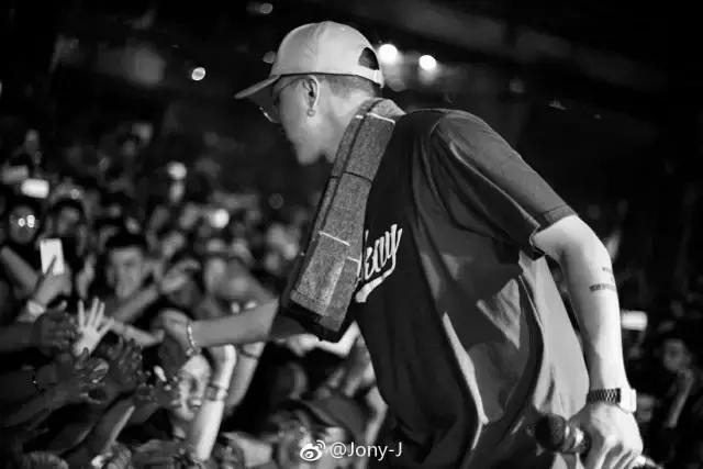 地下rapper吸毒给你爆点更狠的