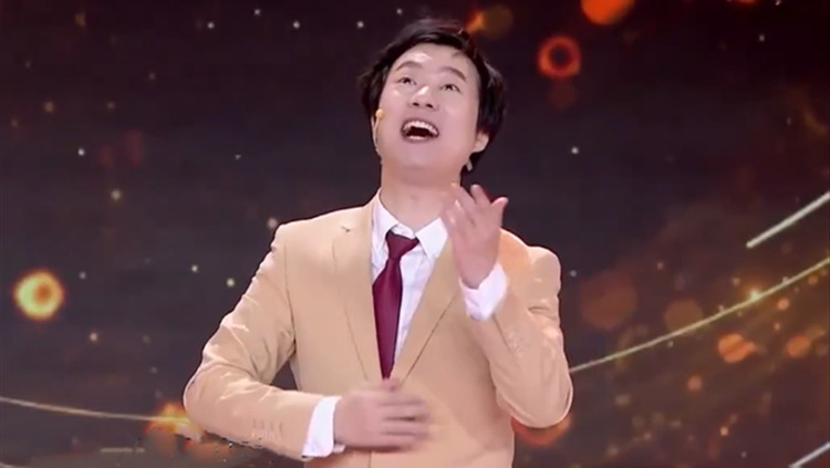 高仿费玉清以假乱真,一转身连评委都看懵了,这是模仿到精髓了