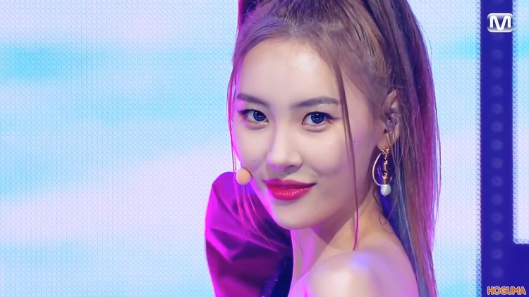 难道不是美人鱼下岸人鱼共舞超美的宣美siren