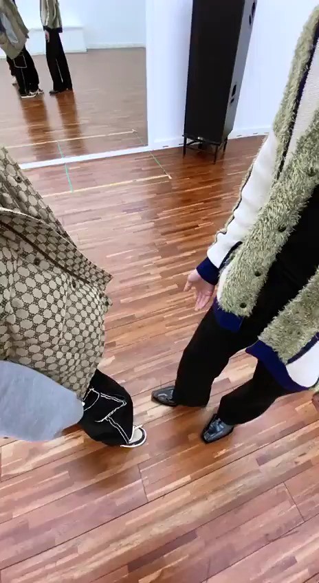  - BamBam&朴山多拉《WhoAreYou》合作舞蹈