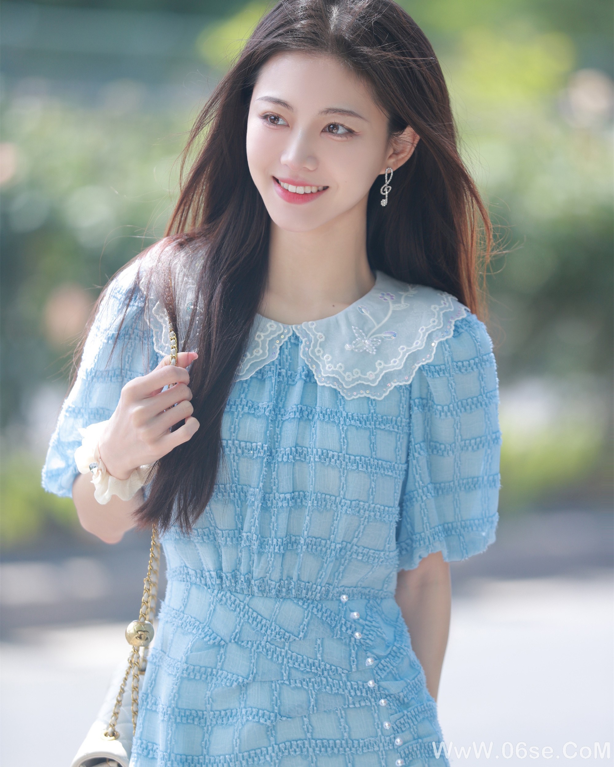 图片[8]-气质美女丨让人心动的微笑美女-六色网