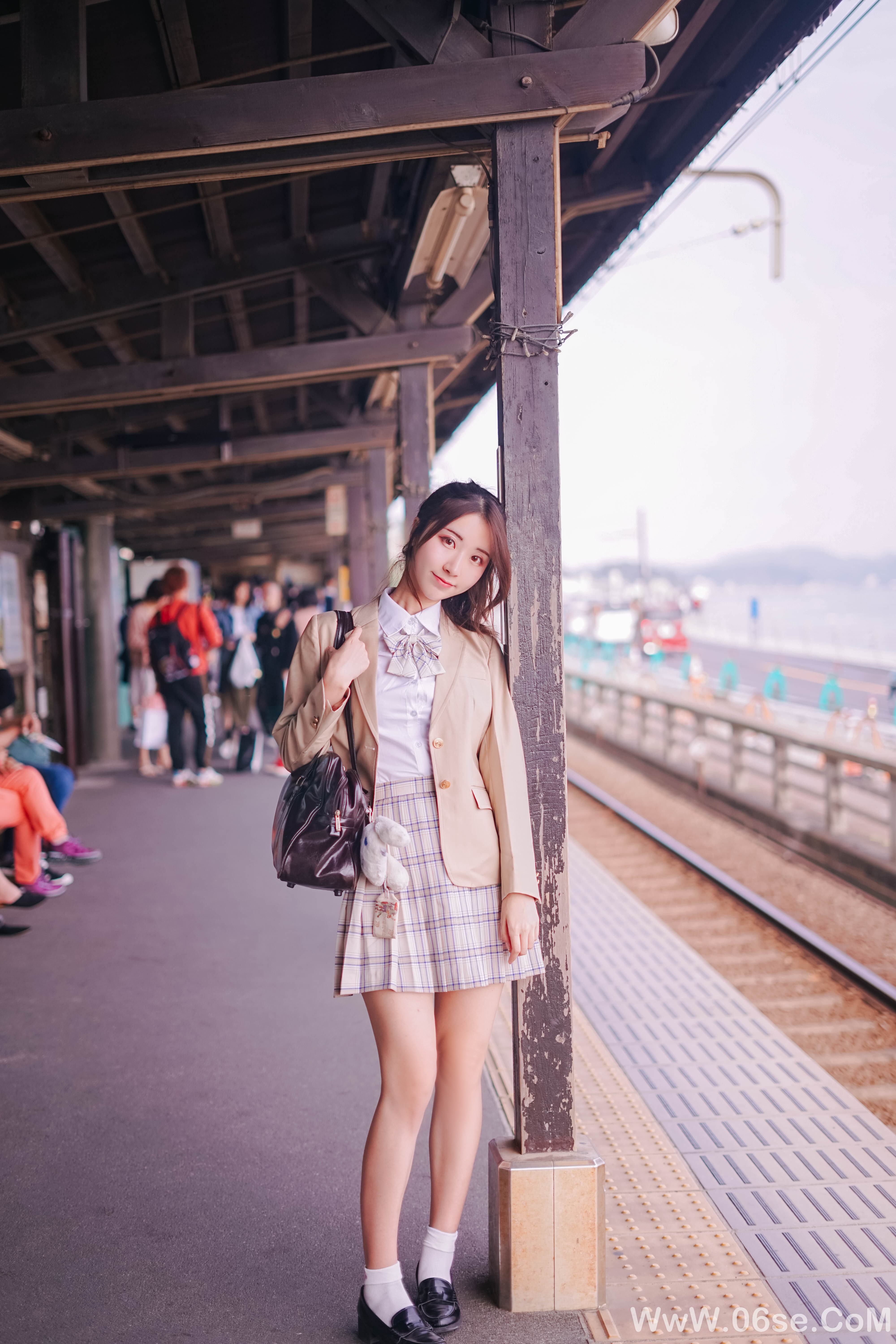 图片[2]-清纯美女丨短裙制服美女-六色网