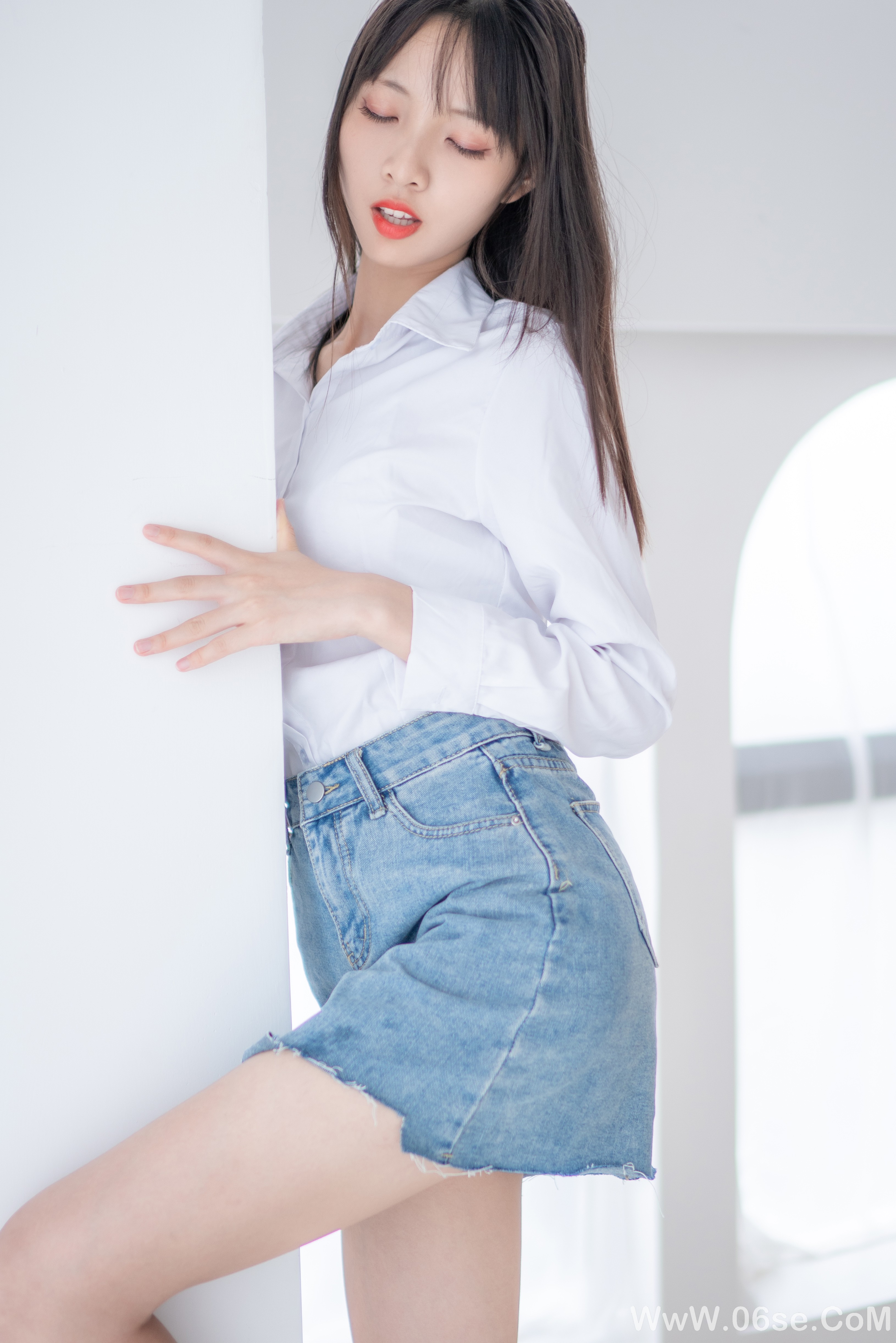 图片[19]-美女壁纸丨衬衫牛仔裙小姐姐-六色网