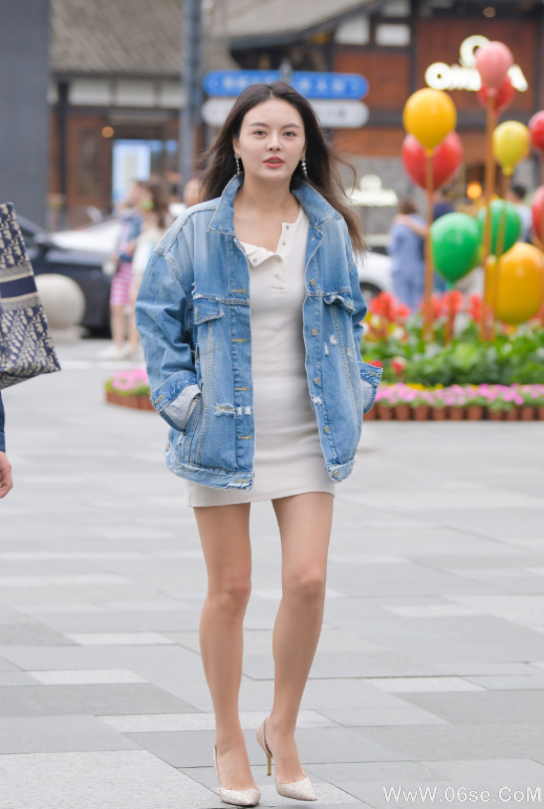 图片[16]-美女壁纸丨街拍美女，白皙美腿一览无余！-六色网