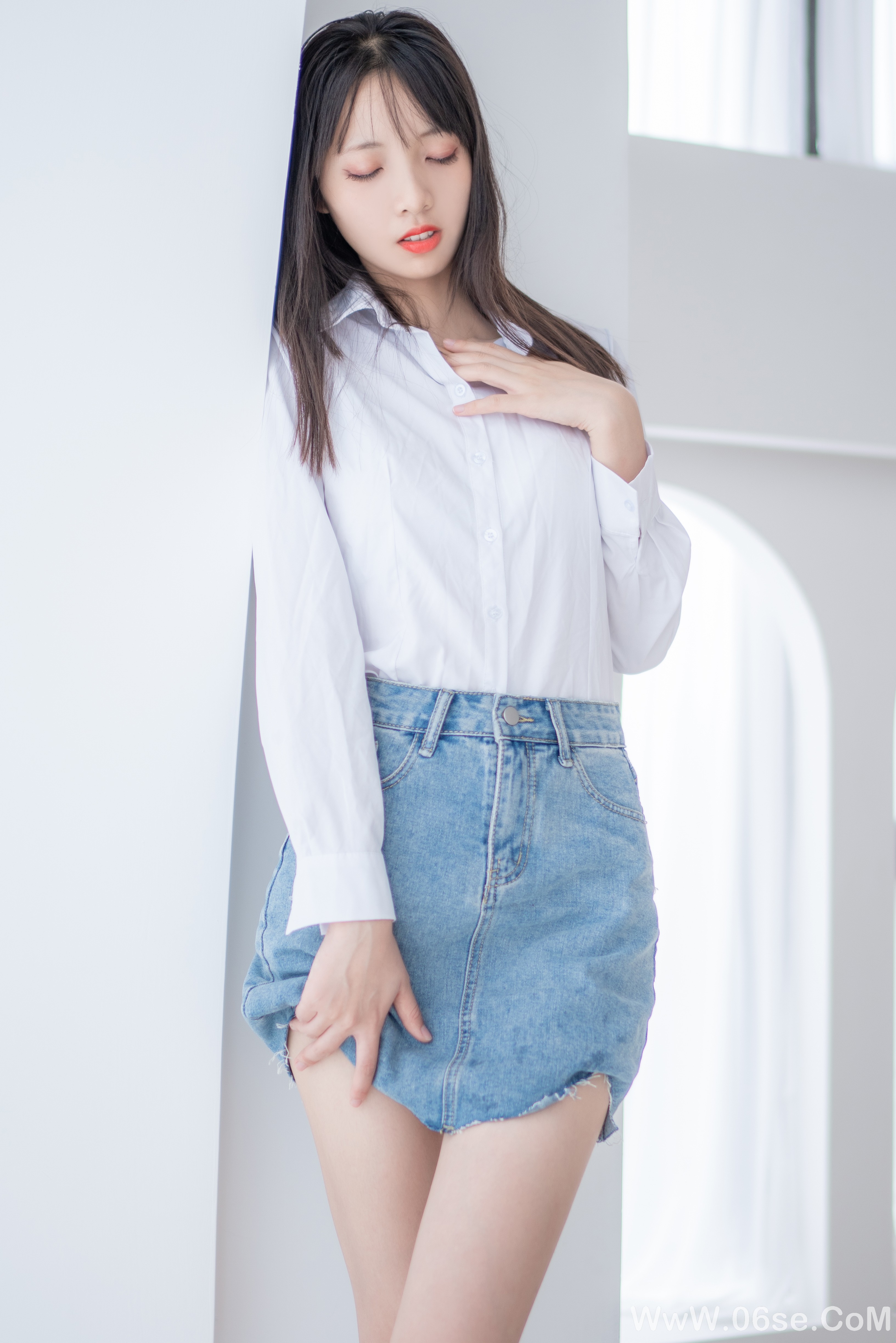 图片[5]-美女壁纸丨衬衫牛仔裙小姐姐-六色网
