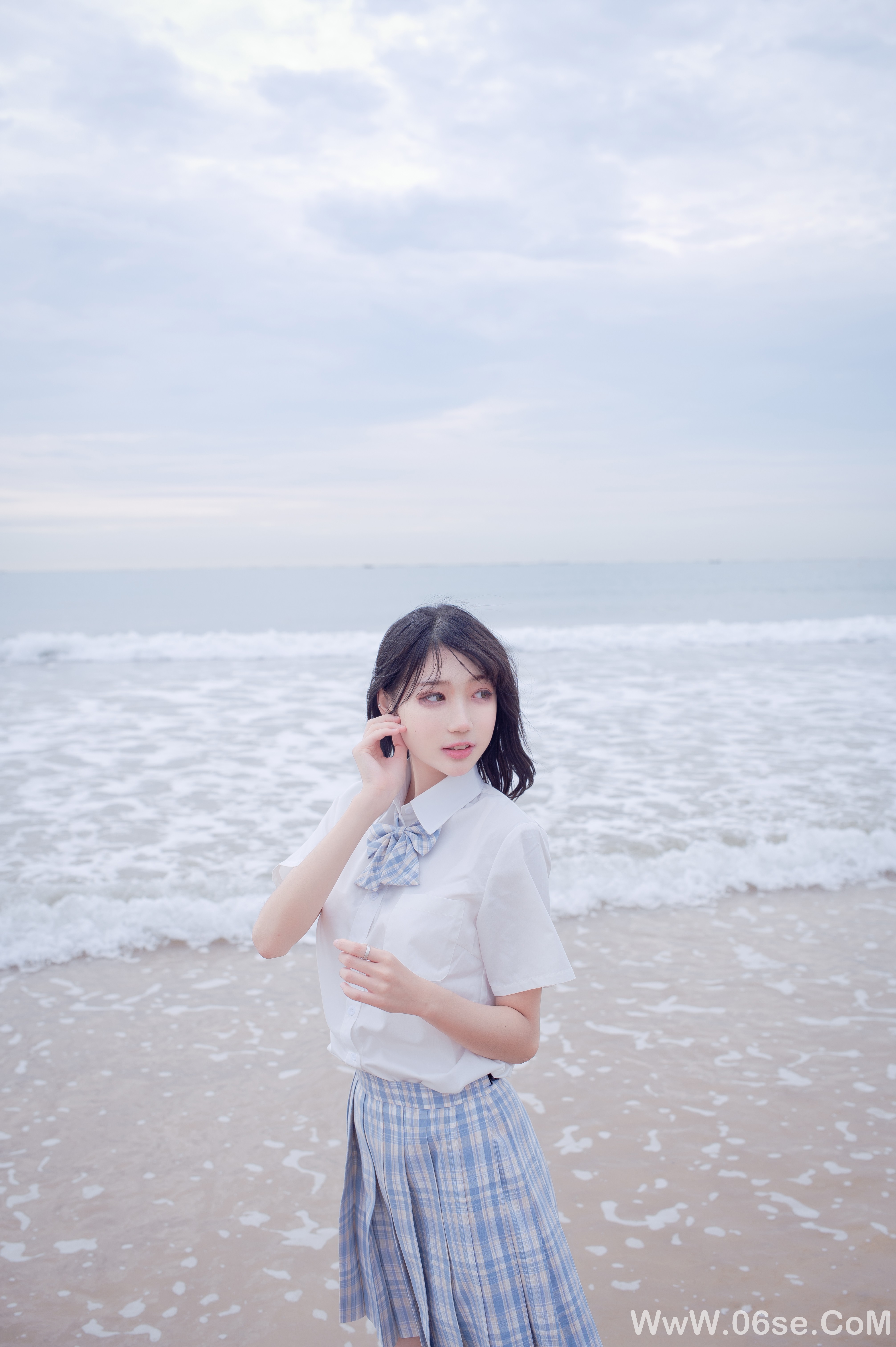 美女美图丨清新靓丽海边jk美女-六色网