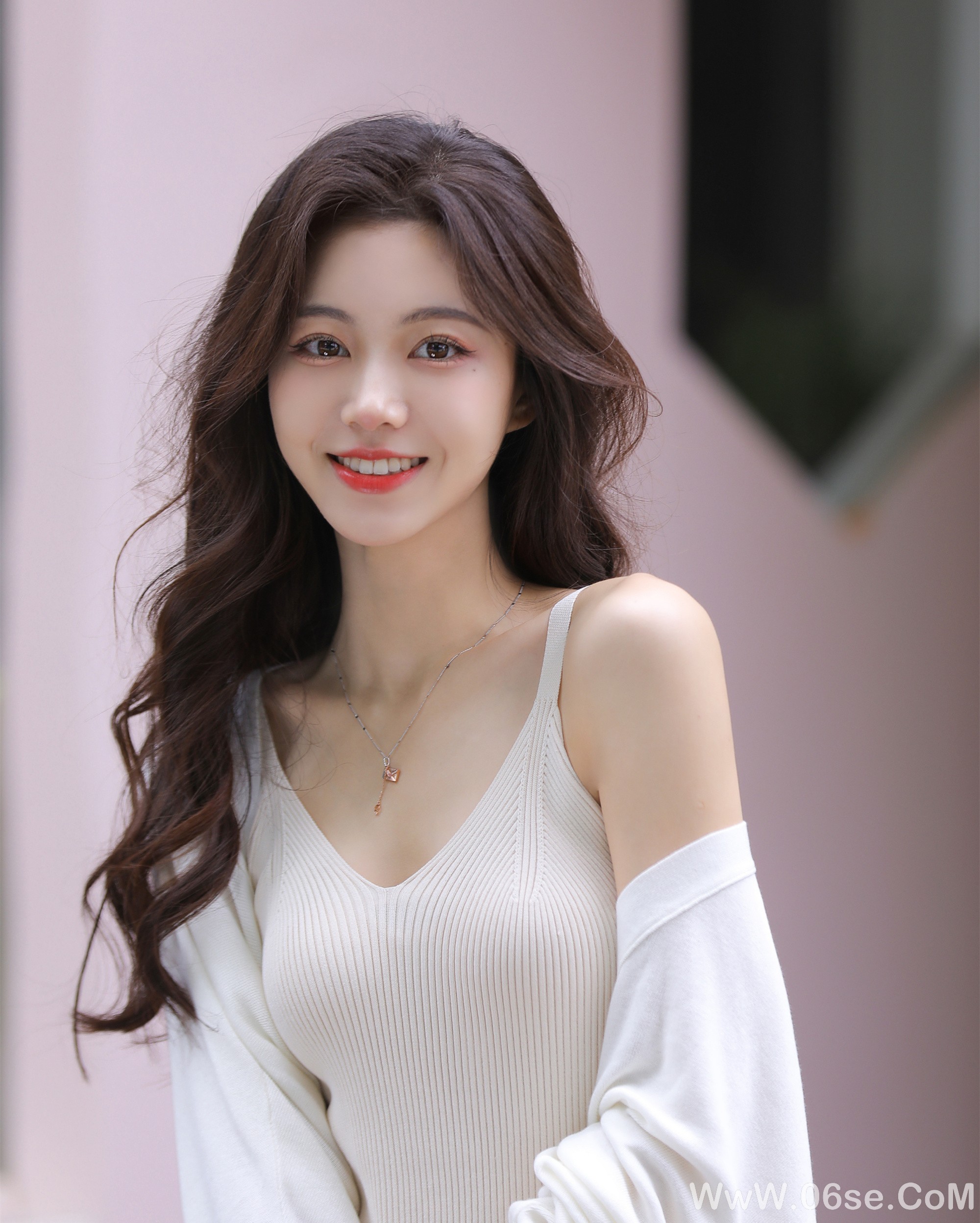 图片[16]-气质美女丨让人心动的微笑美女-六色网