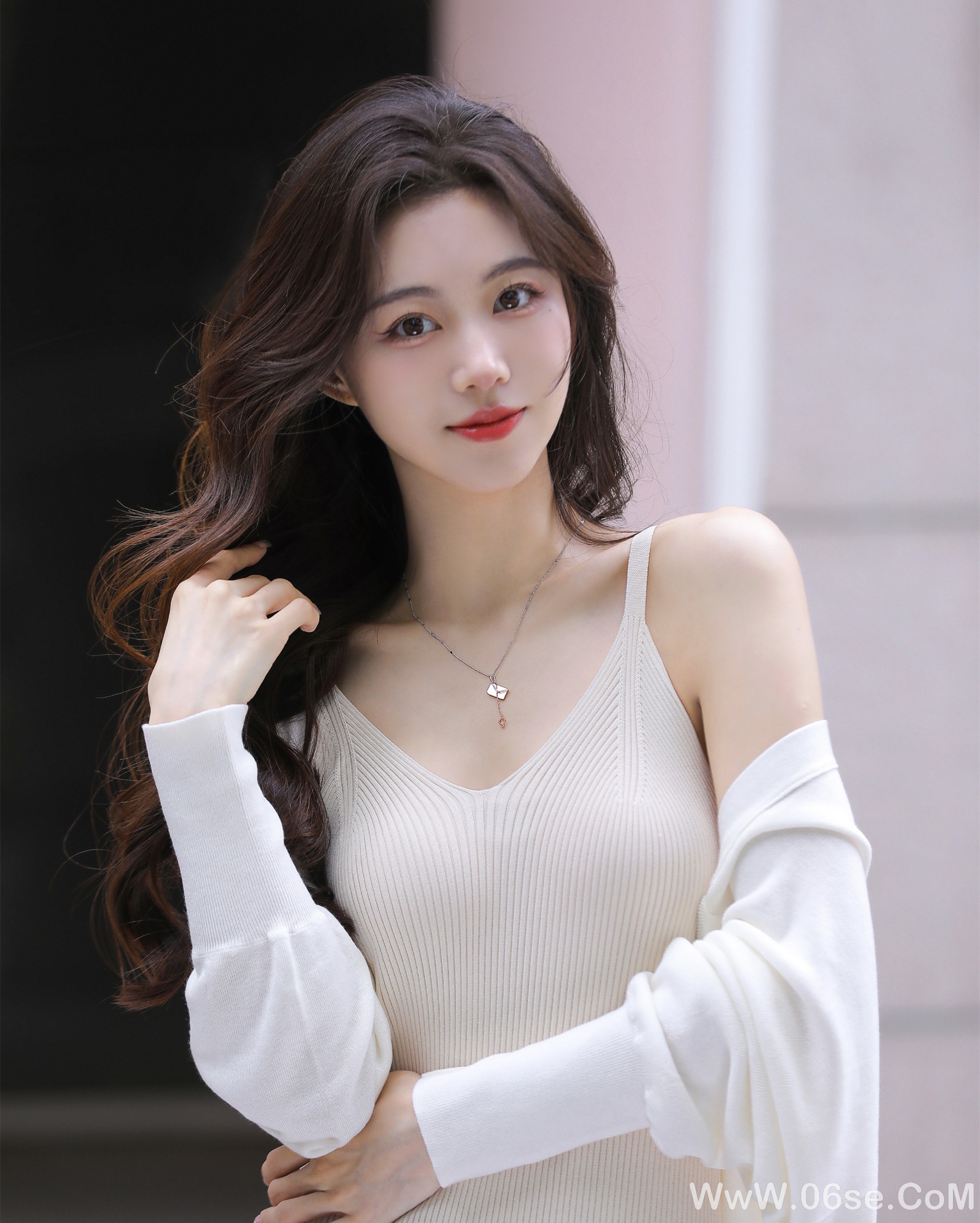 图片[15]-气质美女丨让人心动的微笑美女-六色网