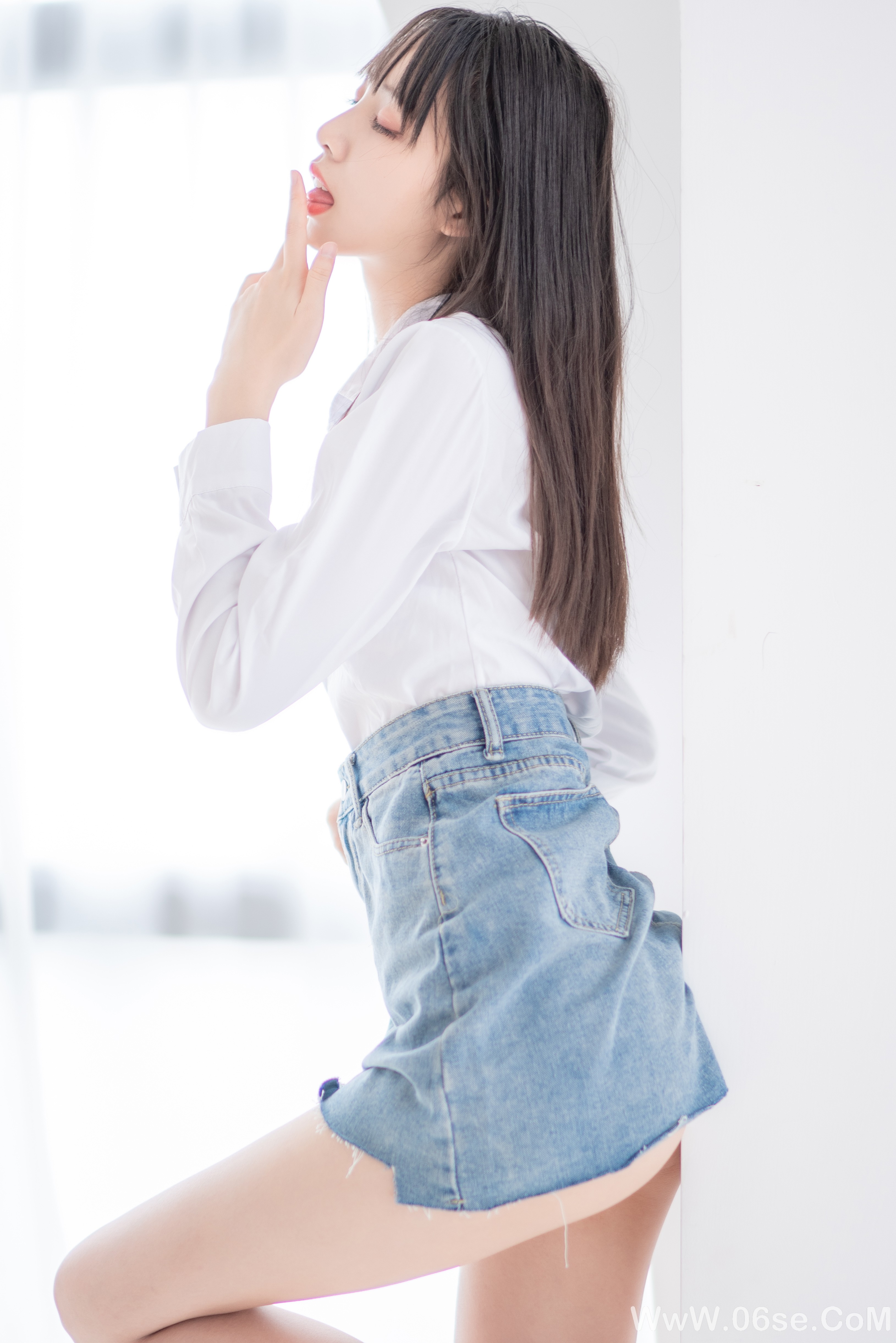 图片[7]-美女壁纸丨衬衫牛仔裙小姐姐-六色网