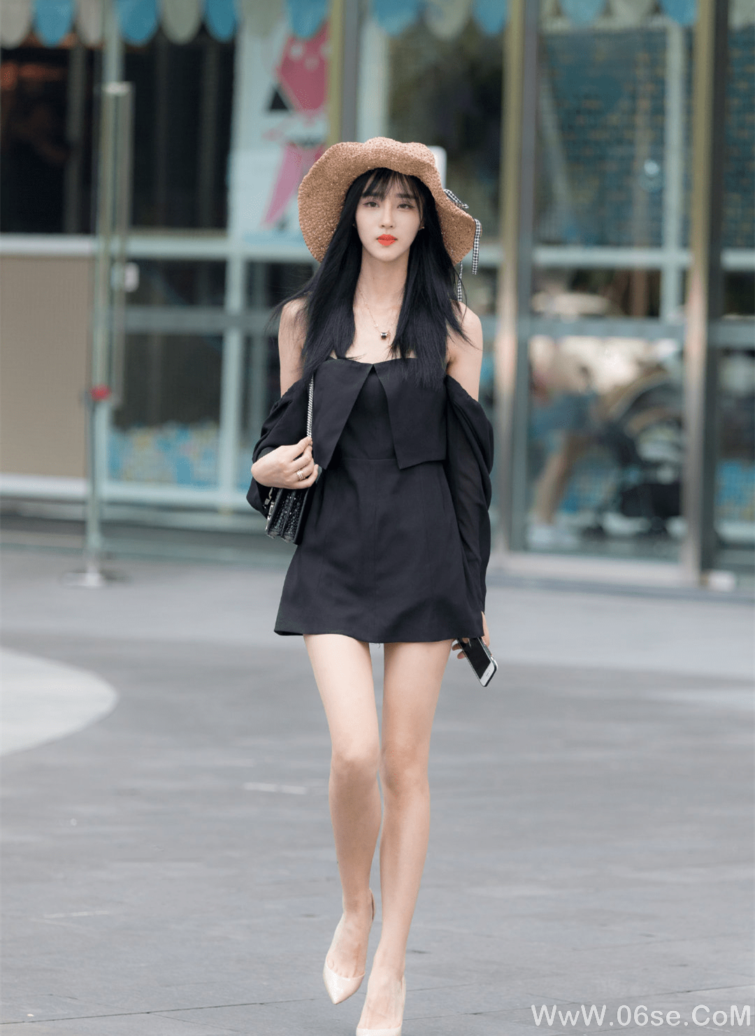 图片[17]-美女壁纸丨街拍美女，白皙美腿一览无余！-六色网