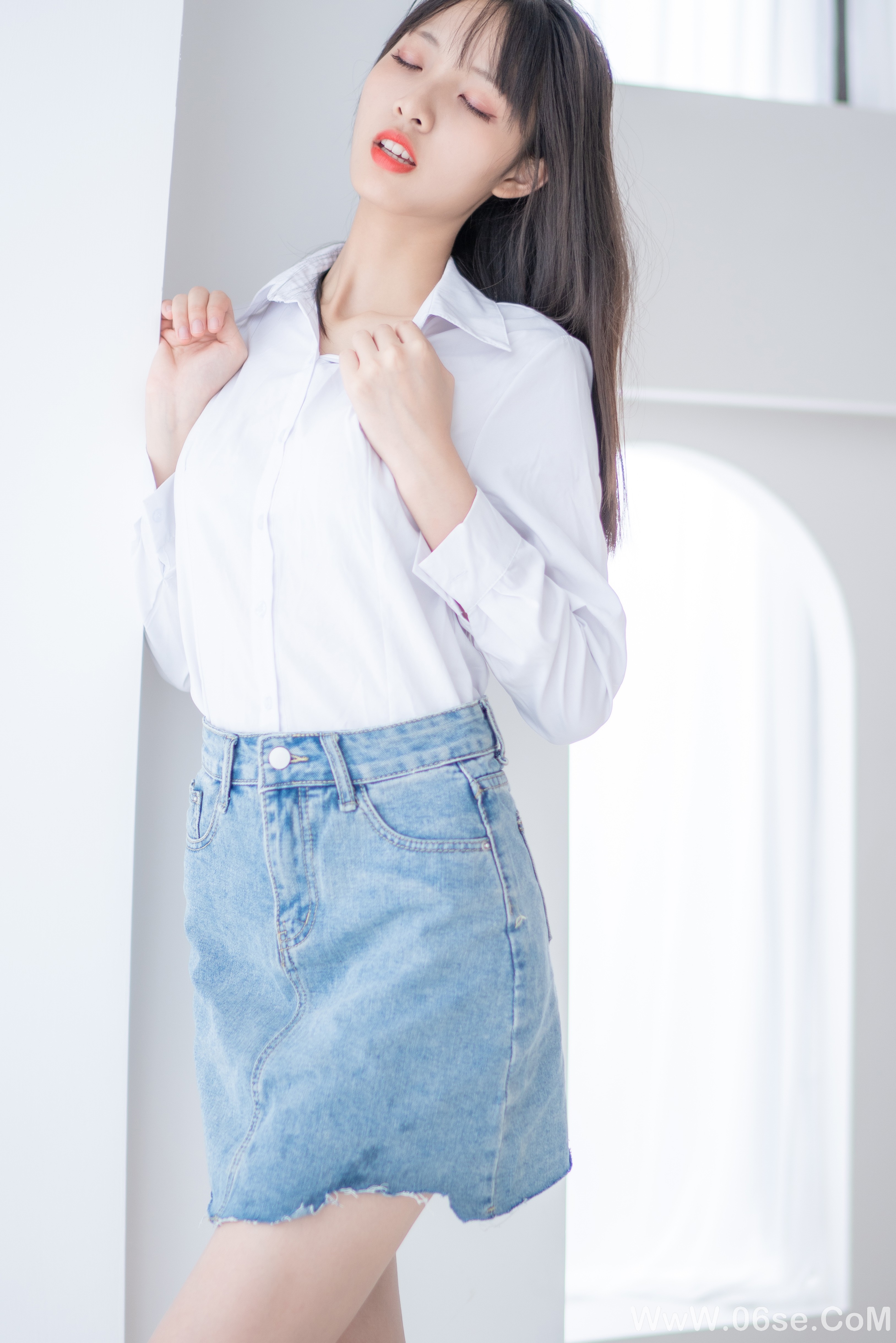 图片[4]-美女壁纸丨衬衫牛仔裙小姐姐-六色网