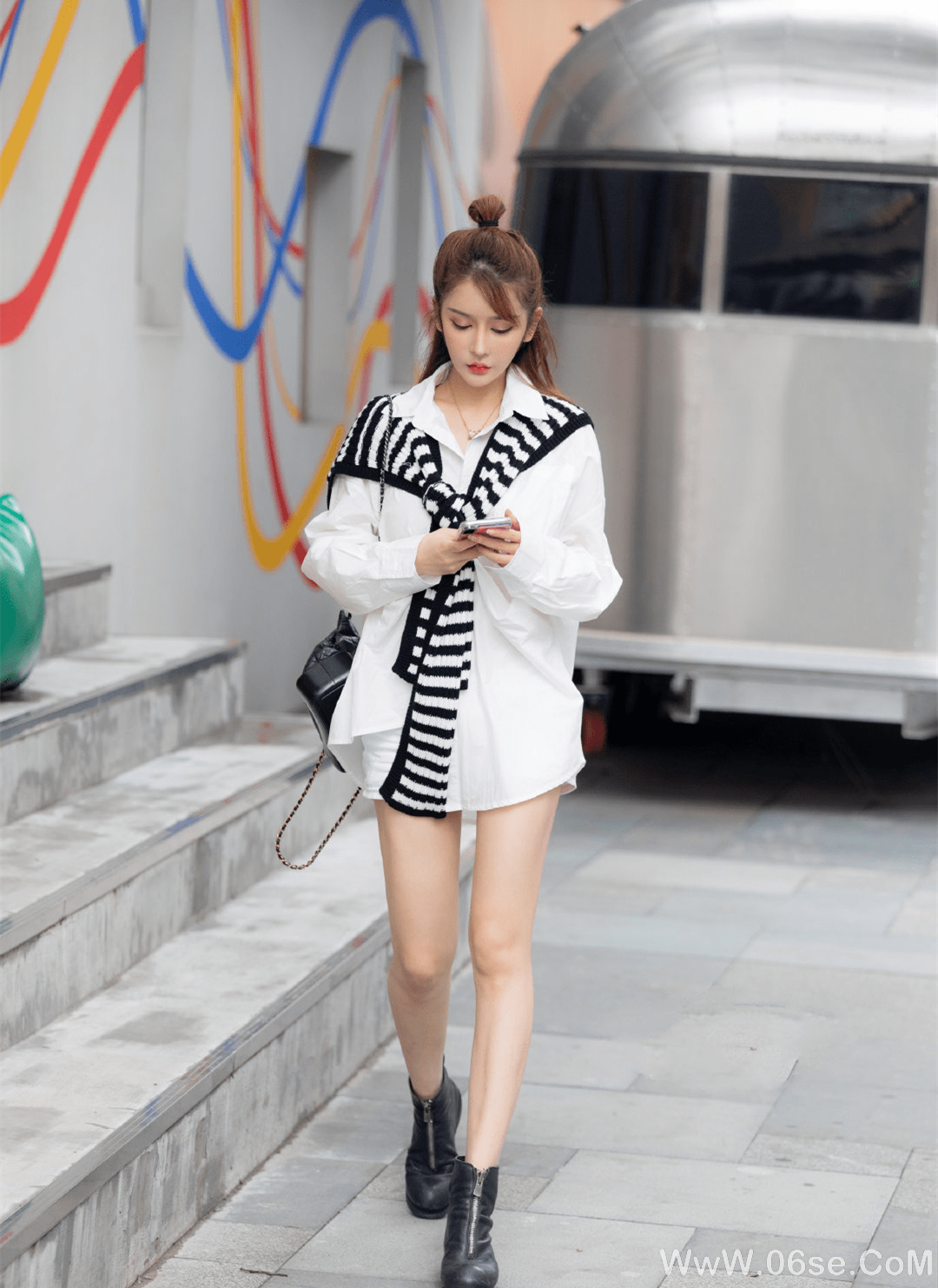 图片[8]-美女壁纸丨街拍美女，白皙美腿一览无余！-六色网