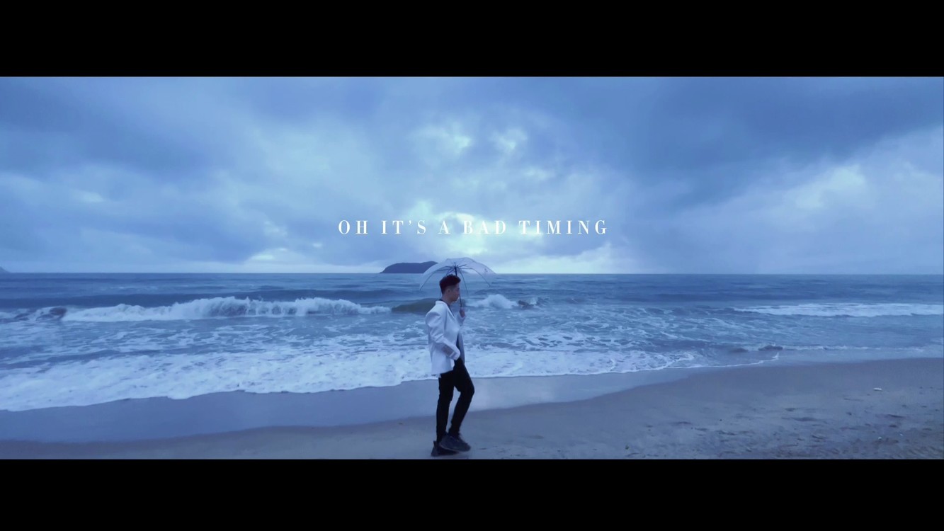 - 音乐人冲啊|惨!在下着雨的海边撑着伞唱着EMO情歌是什么体验!?