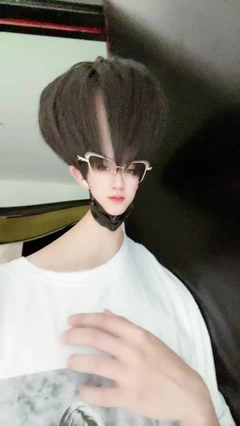  - 贺峻霖玩特效