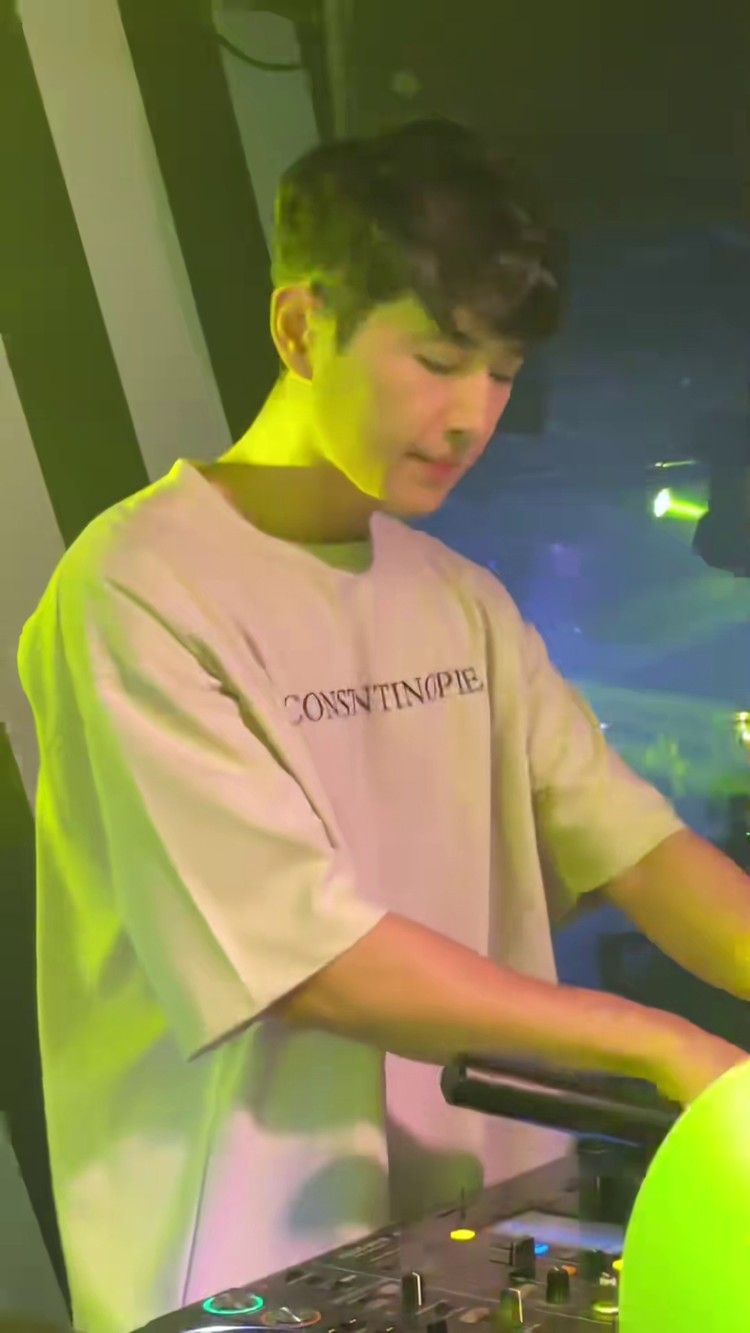 你笑起来有酒窝嘛?#dj宪