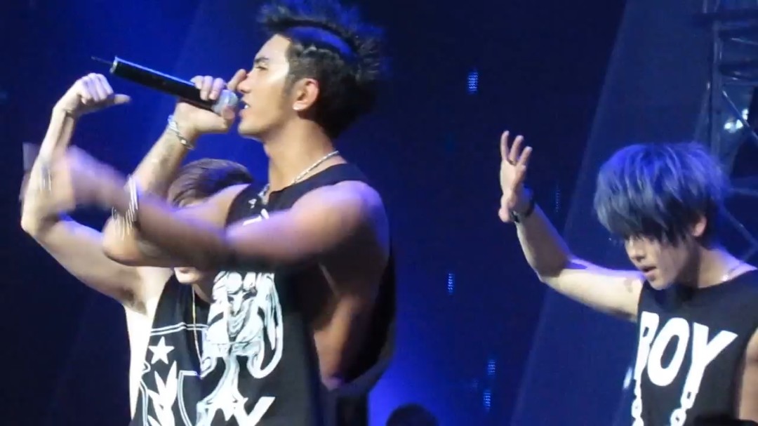  - 12年12月28日M.I.C男团演唱买单live