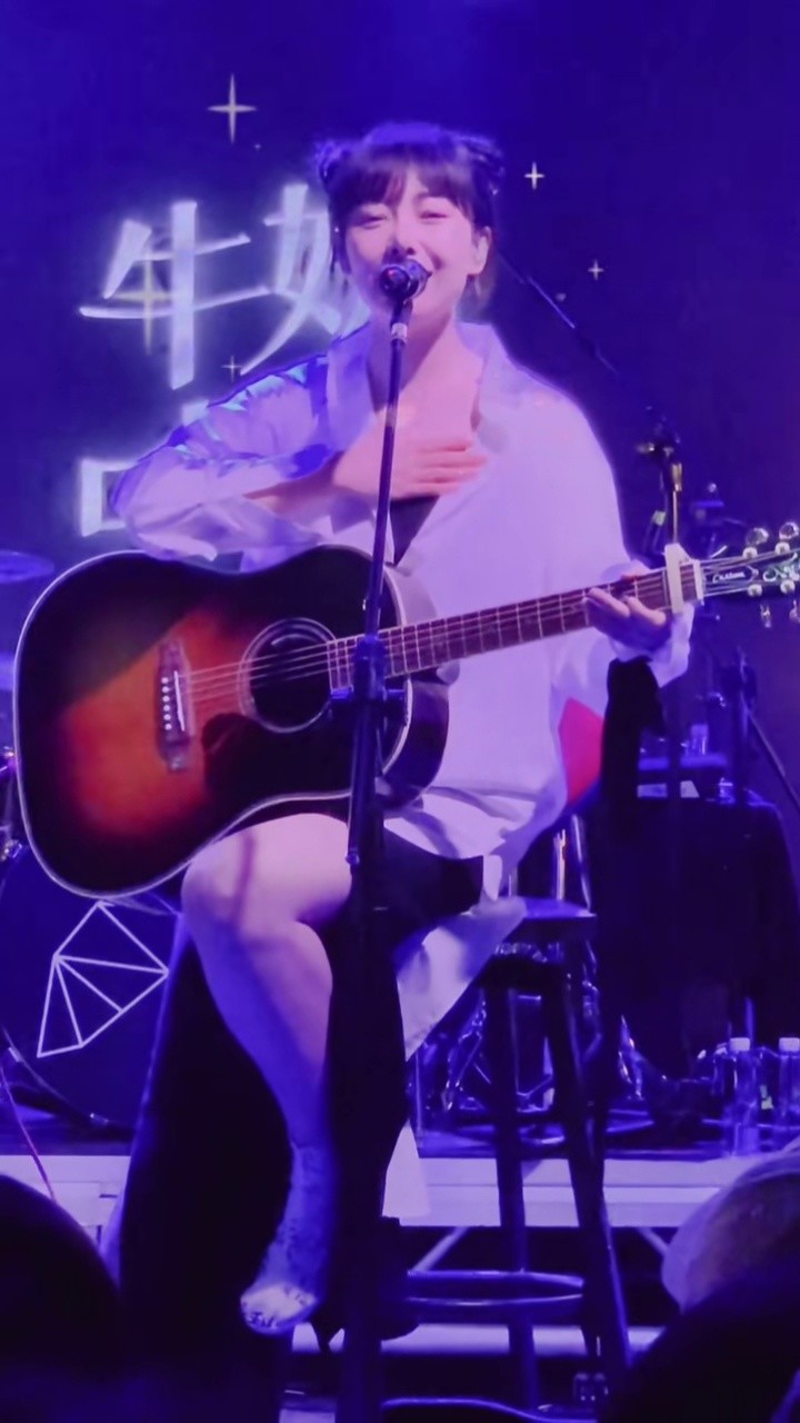 牛奶咖啡巡演重庆站主唱kiki富妍弹唱《星星》-高清mv在线看-qq音乐