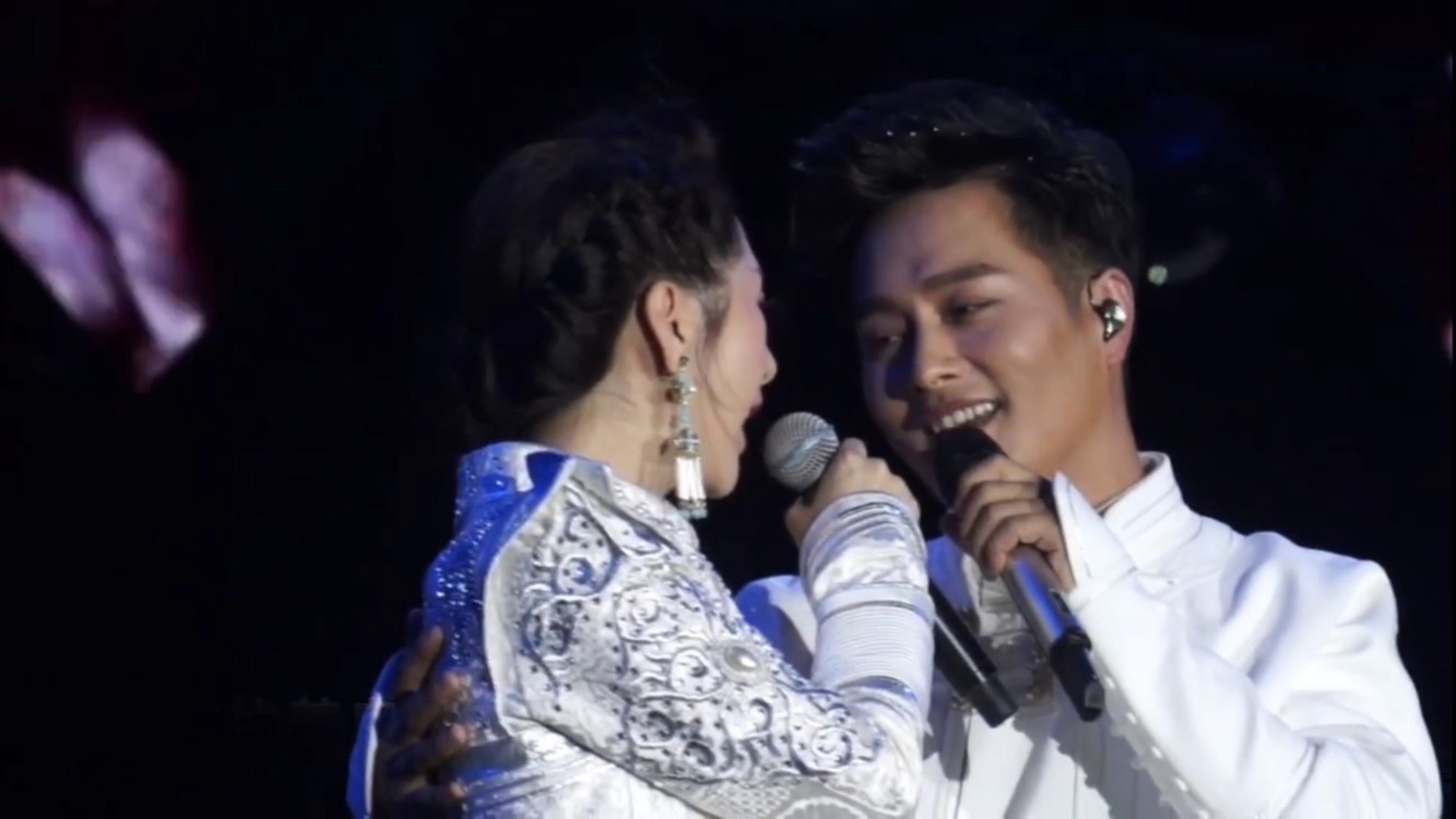 - 20170715云飞郭津彤夫妻甜蜜对唱《吻你》简直好听极了