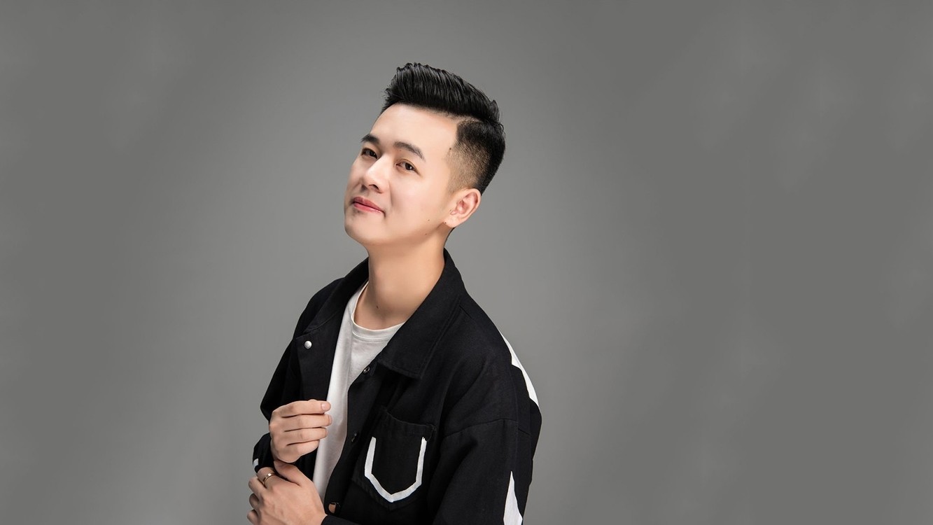 小阿枫《日不落》英文版的,叹好听了,你们听过了吗?