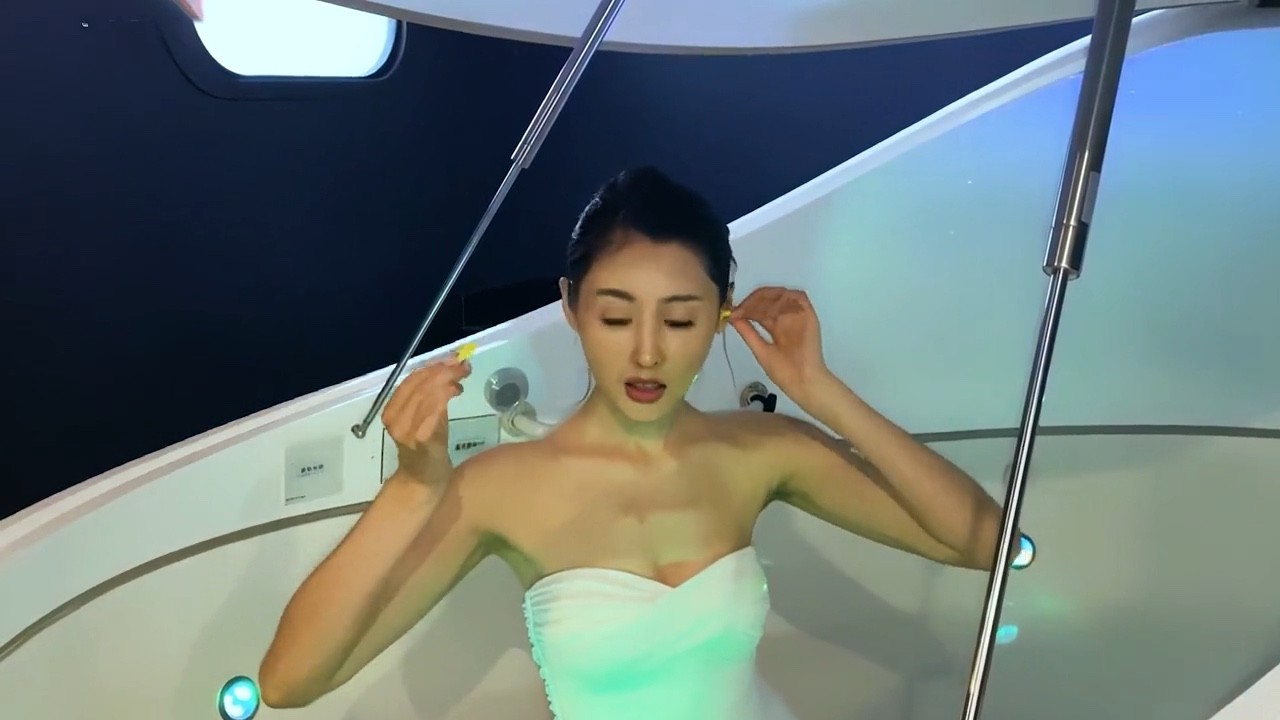 - 这样的张天爱漂亮吗?