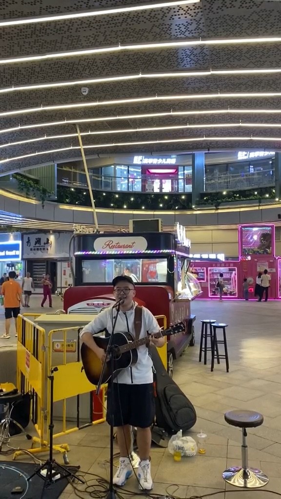 - 郭狗剩《花海》