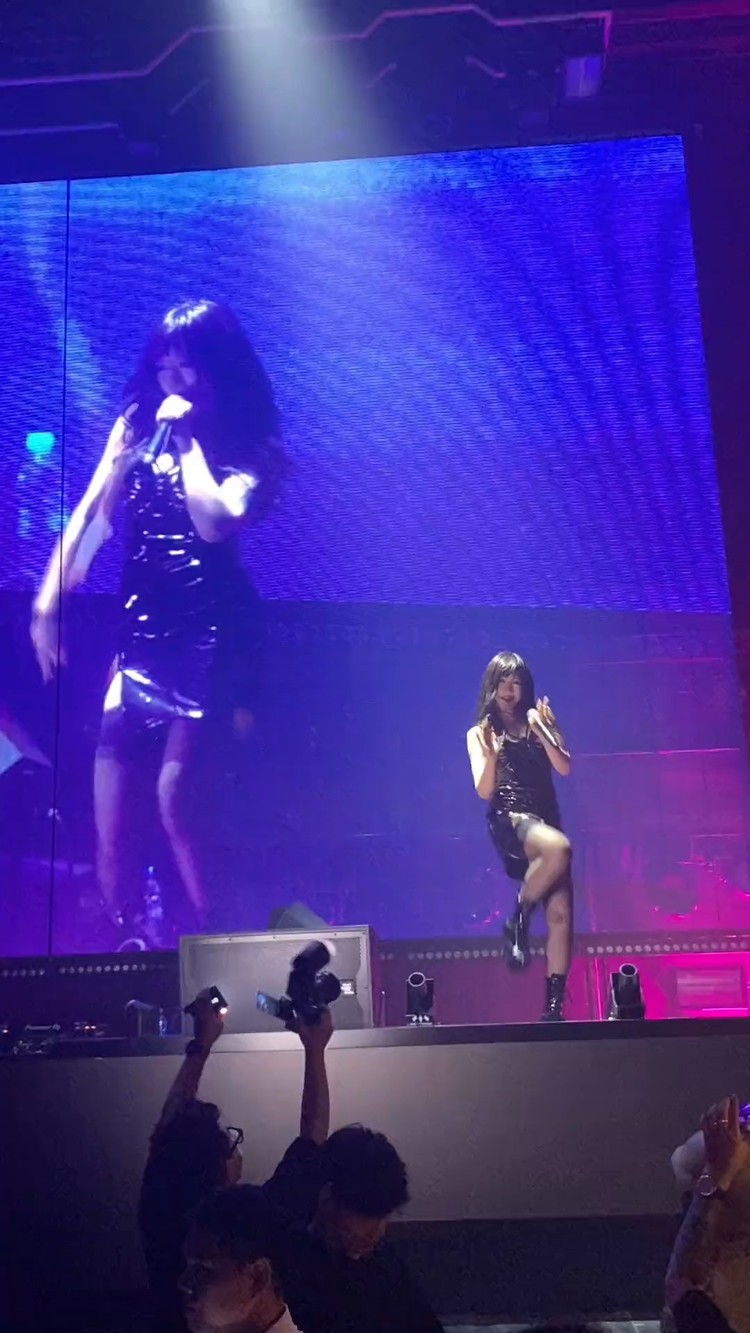 - 这么好看的小姐姐 如果嫁给你不需要彩礼你愿意吗