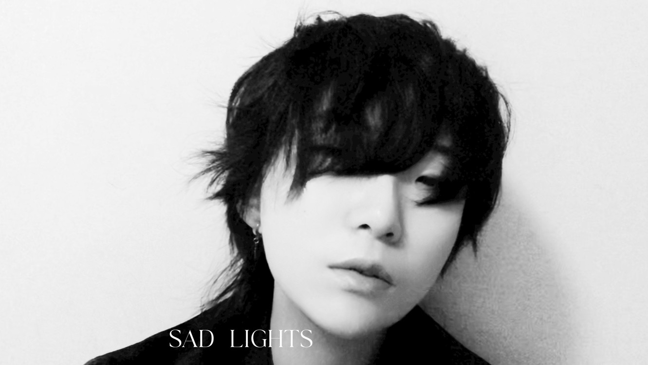  - 我在病床上写了一首歌，叫做《SAD LIGHTS》，愿这光能照亮你