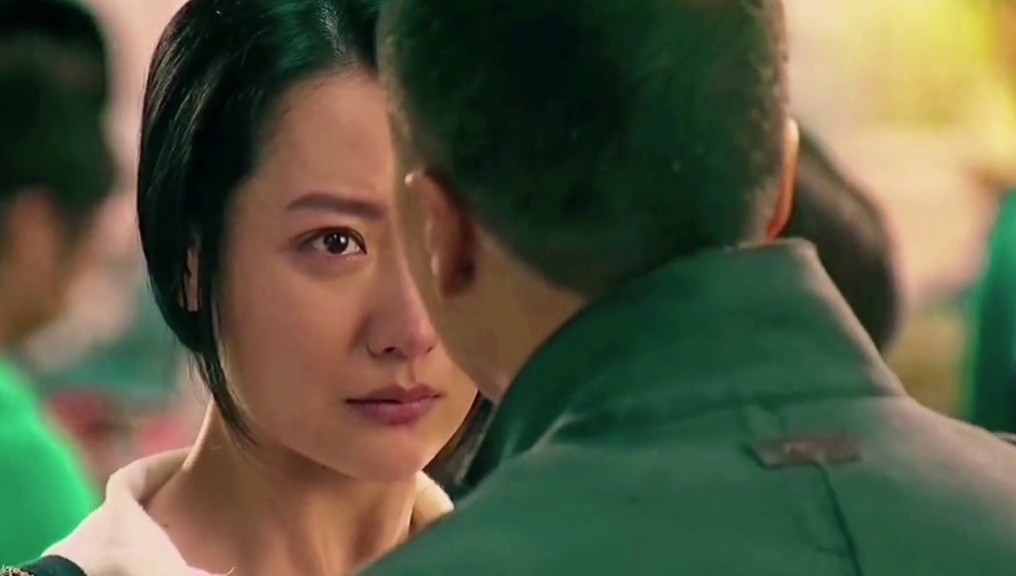好友去逝也未能闭眼,叶问为其合上双眼 #甄子丹 #王宝强 #白冰