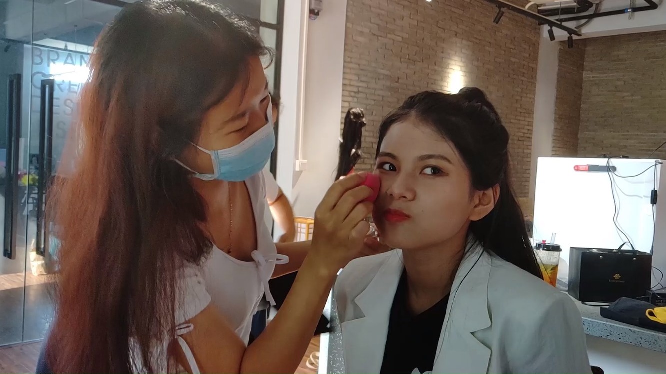  - 夏梓涵耍酷写真拍摄现场曝光，魅力十足显成熟