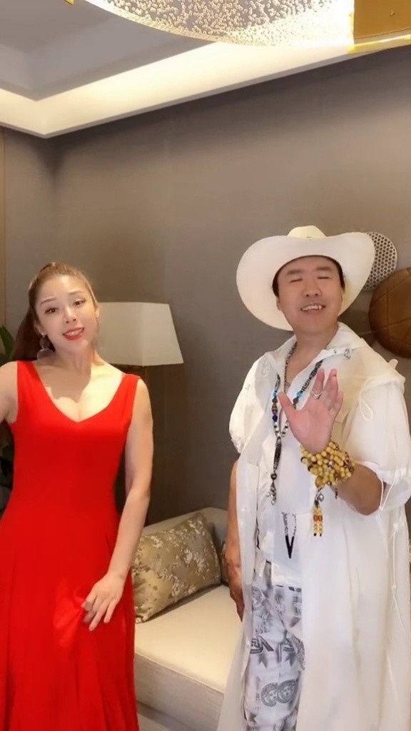 春雷哥的一首卓玛泉,把艾莲妹妹陶醉幸福得不要不要的#音乐#中国好