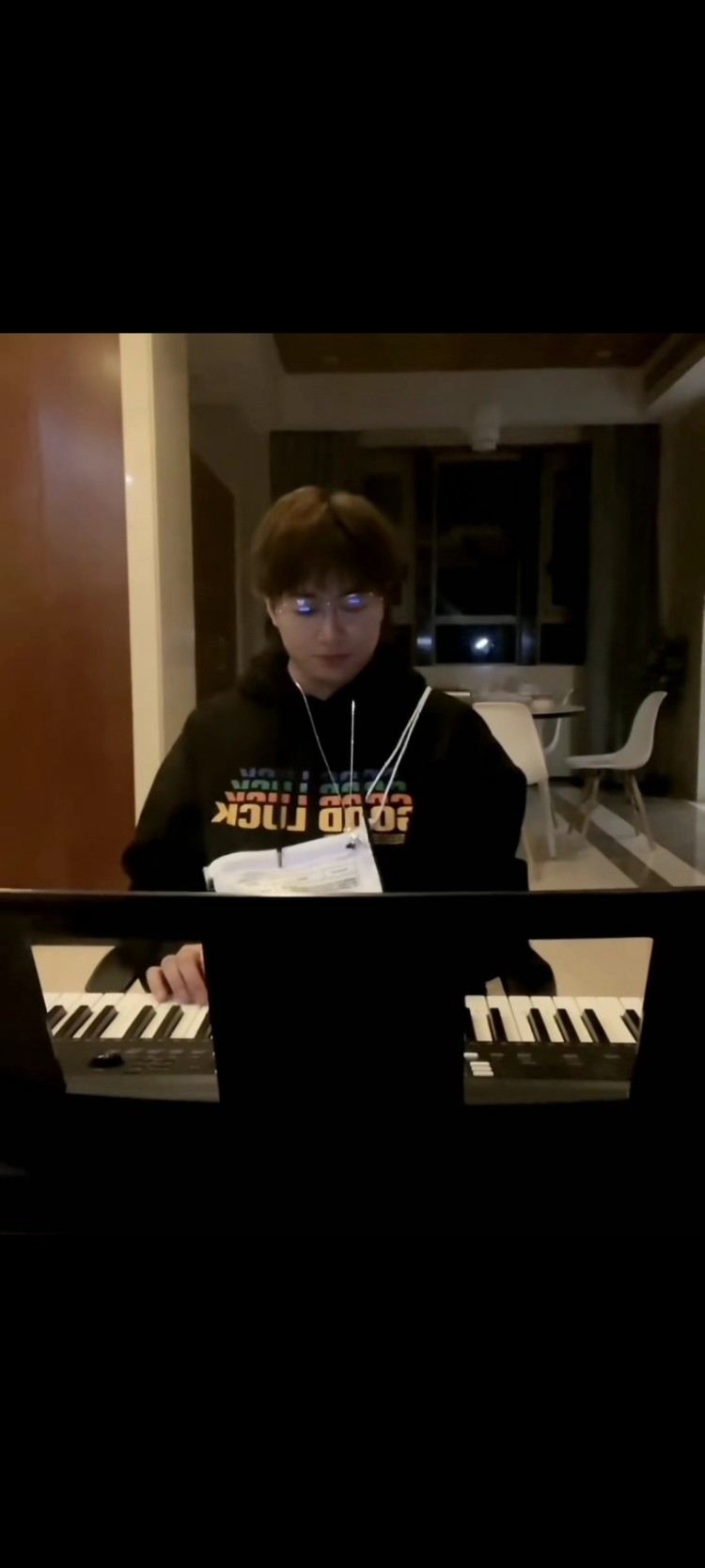 - 小潮院长《即兴》