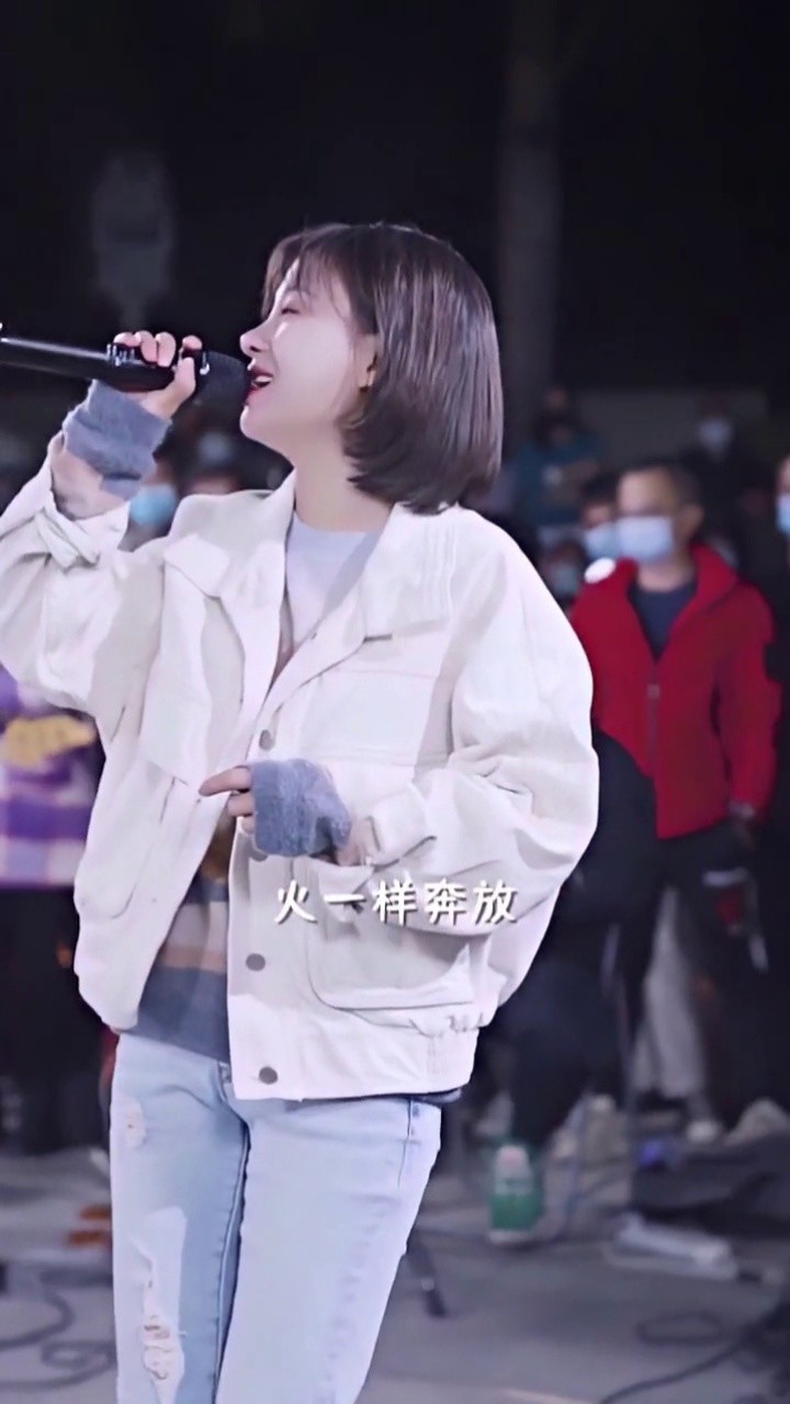 小阿七《火红的萨日朗》