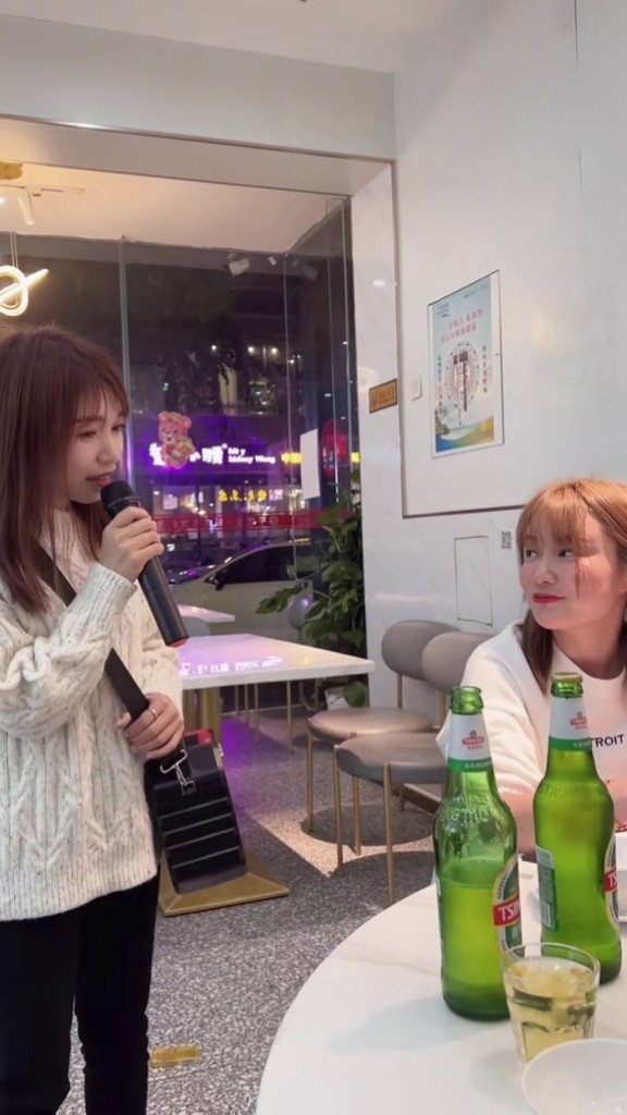 点歌美女姐姐要听这么伤感的歌曲,是个有故事的人#伤疤还没好就忘了疼