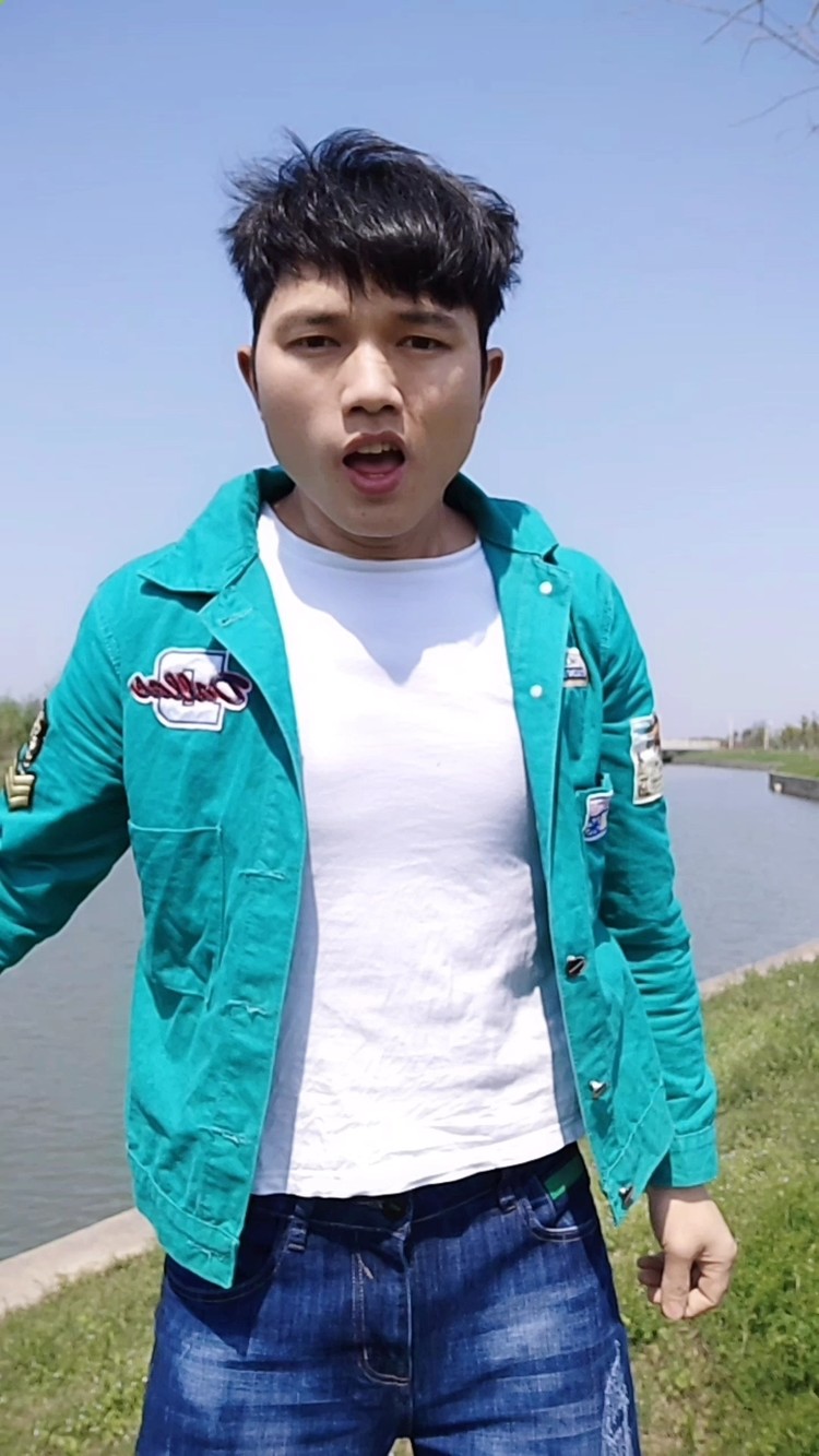 - 风雨彩虹铿锵玫瑰