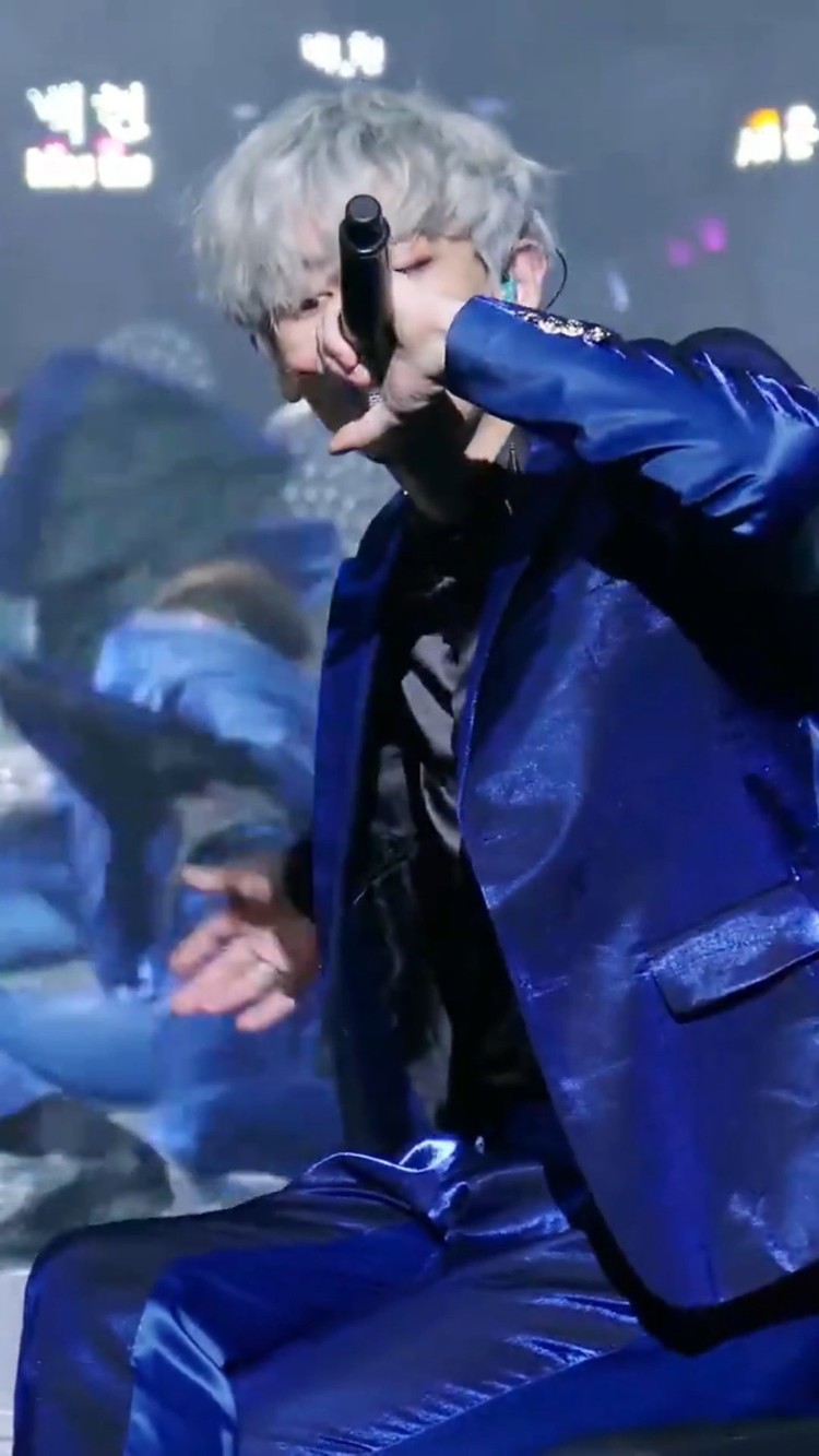 exo-《咆哮 (growl)》朴灿烈坐在你面前唱rap