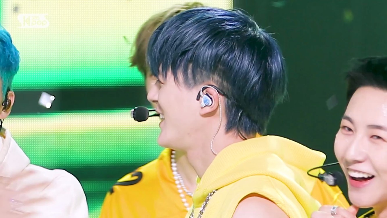 - 李帝努《缓冲中 (Glitch Mode) 》220410打歌舞台横版直拍