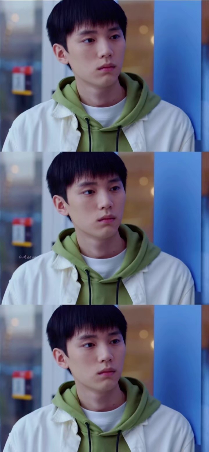 这是我看过第二个把滑板玩的这么6的人周翊然