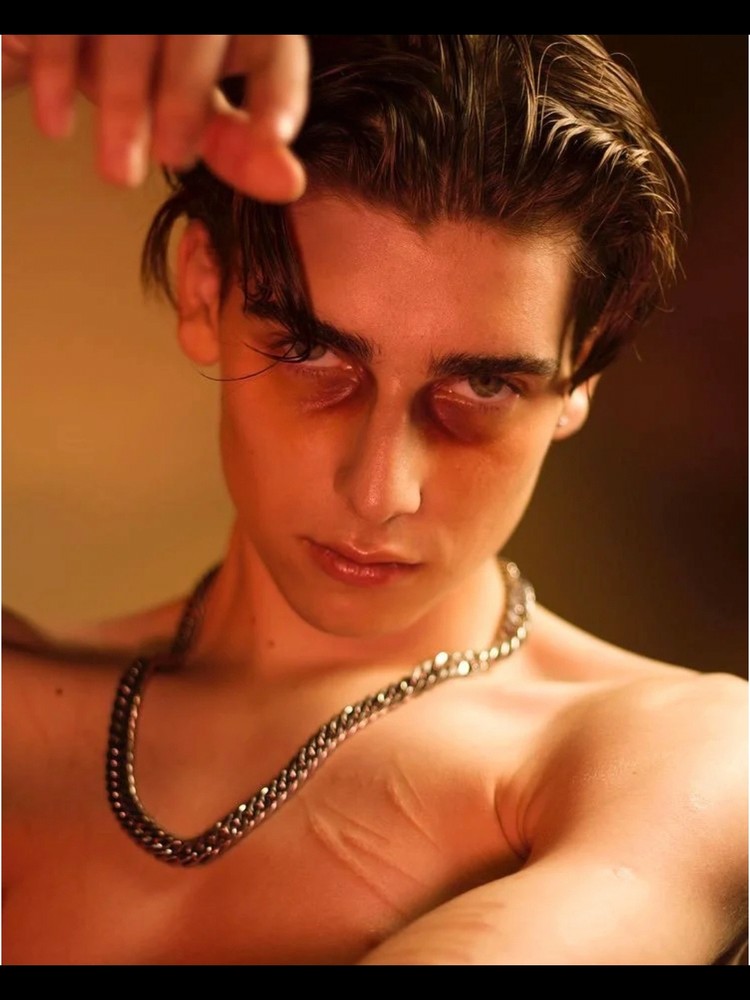  - “来日且方长”