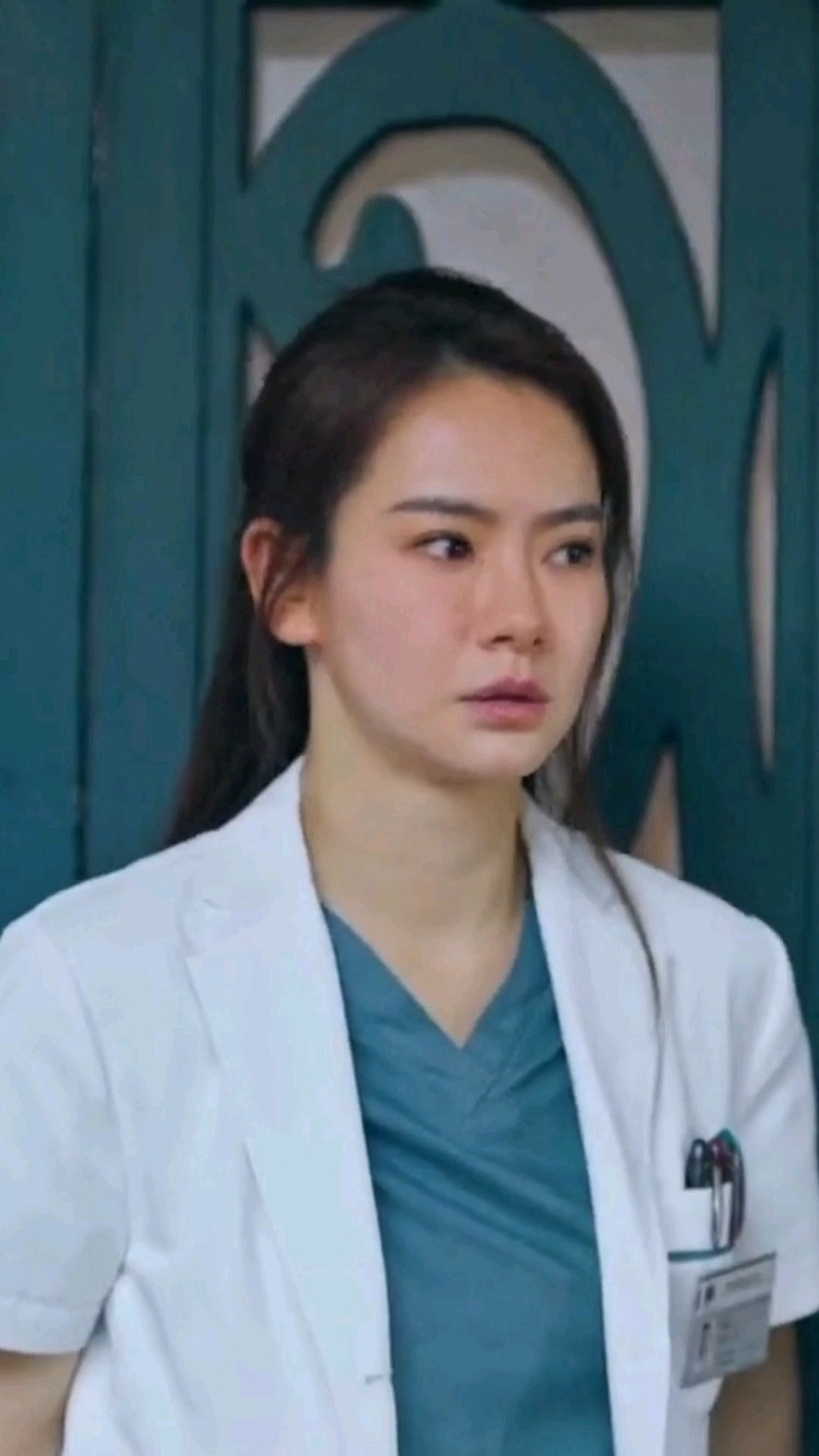 戚薇主演医生偶像剧《一起深呼吸》