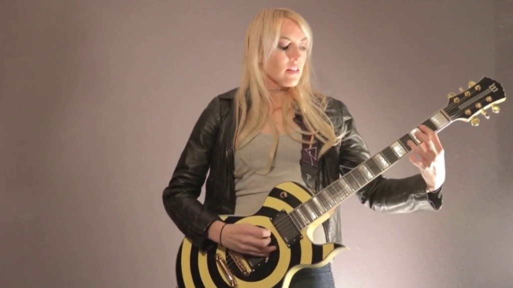 牛逼闪闪的小孩吉他演奏acdc乐队thunderstruck骚的一逼啊