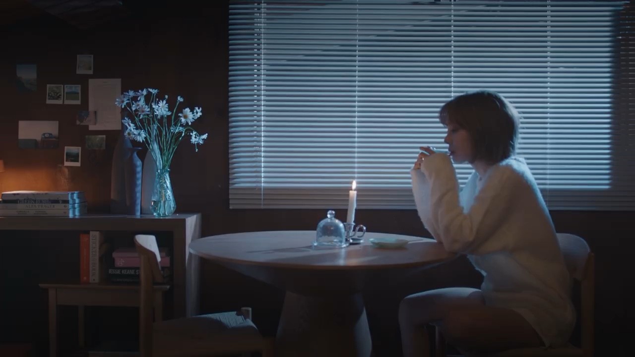  - 草娥（초아）新曲《Yesterday》MV