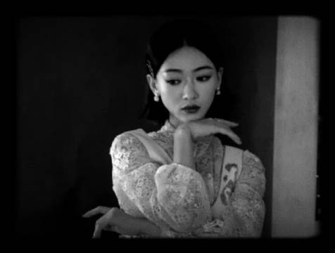 - 吴谨言黑白故事大片