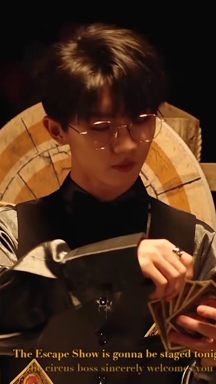 大一妹子看似普通谁知军训一上台跳舞就成了全校女生公敌