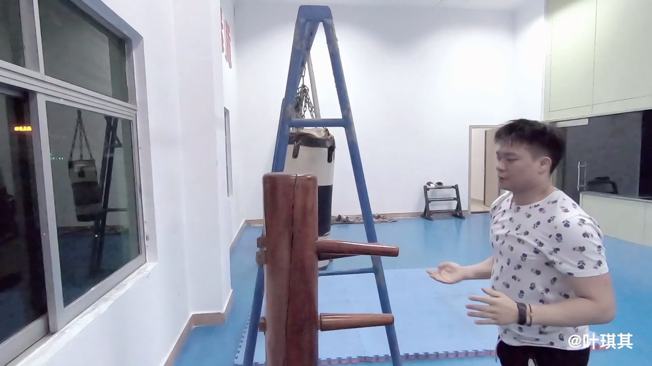  - 使用木人桩练习咏春