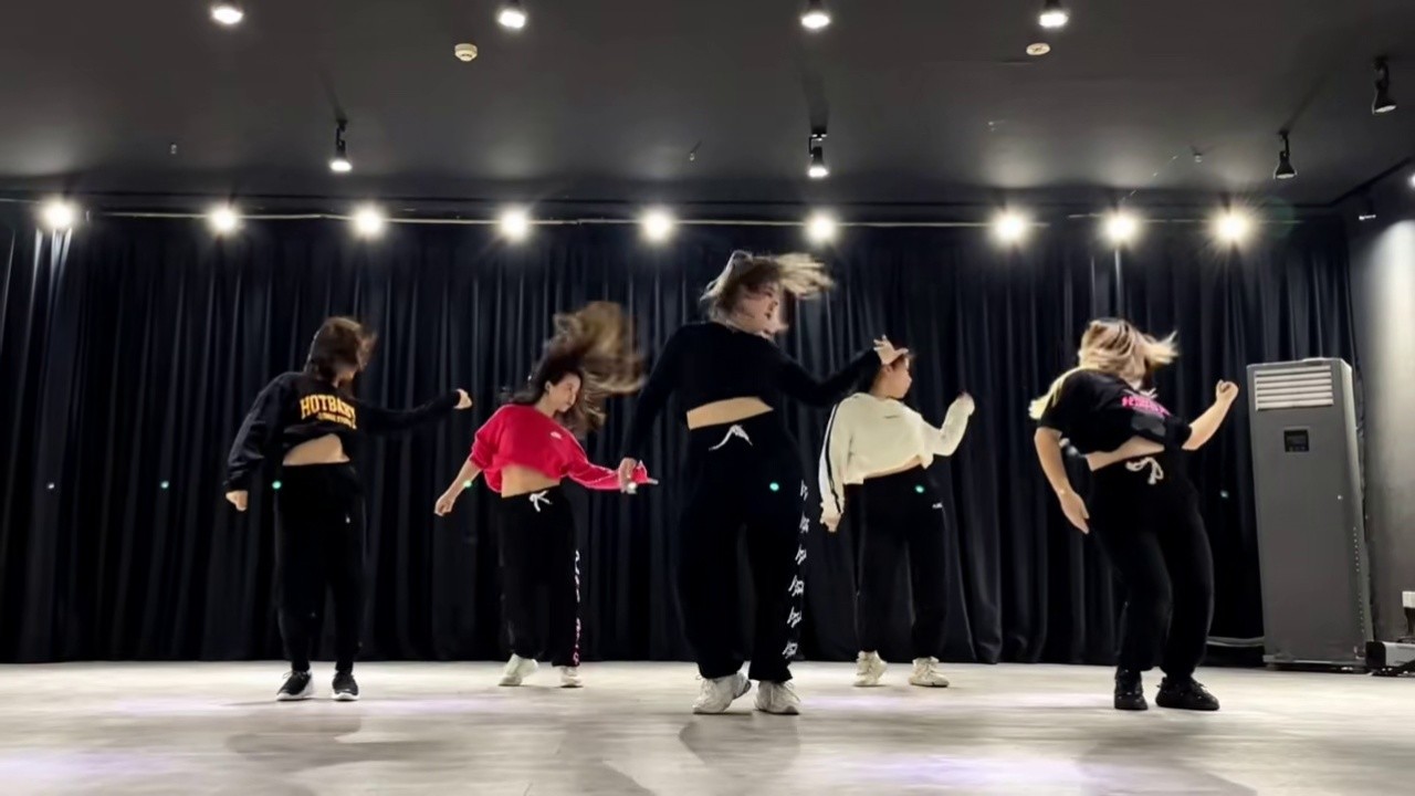 【hotbaby】秀妍老师课堂#酷盖摆胯舞 #年轻一触即发  #橙子编舞