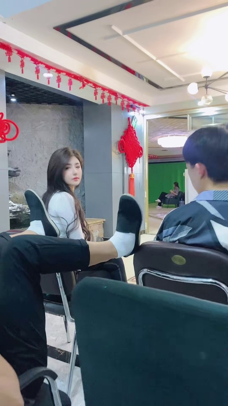 峡谷四个大长腿蹦迪你们遭得住么