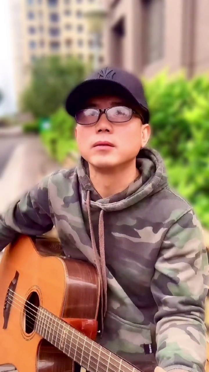 我很想你但我不想再委屈自己了女人的选择姜育恒小丑吉他弹唱